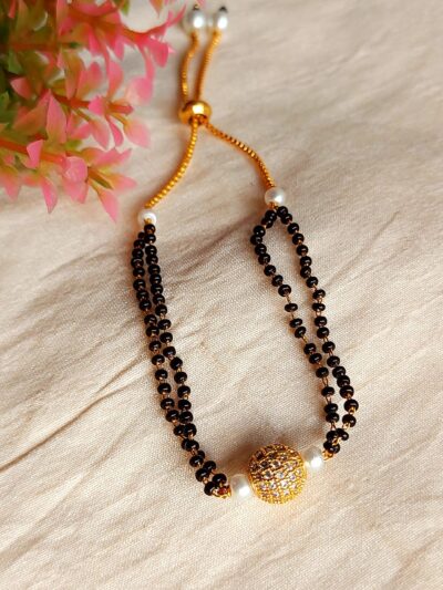 Hand Mangalsutra