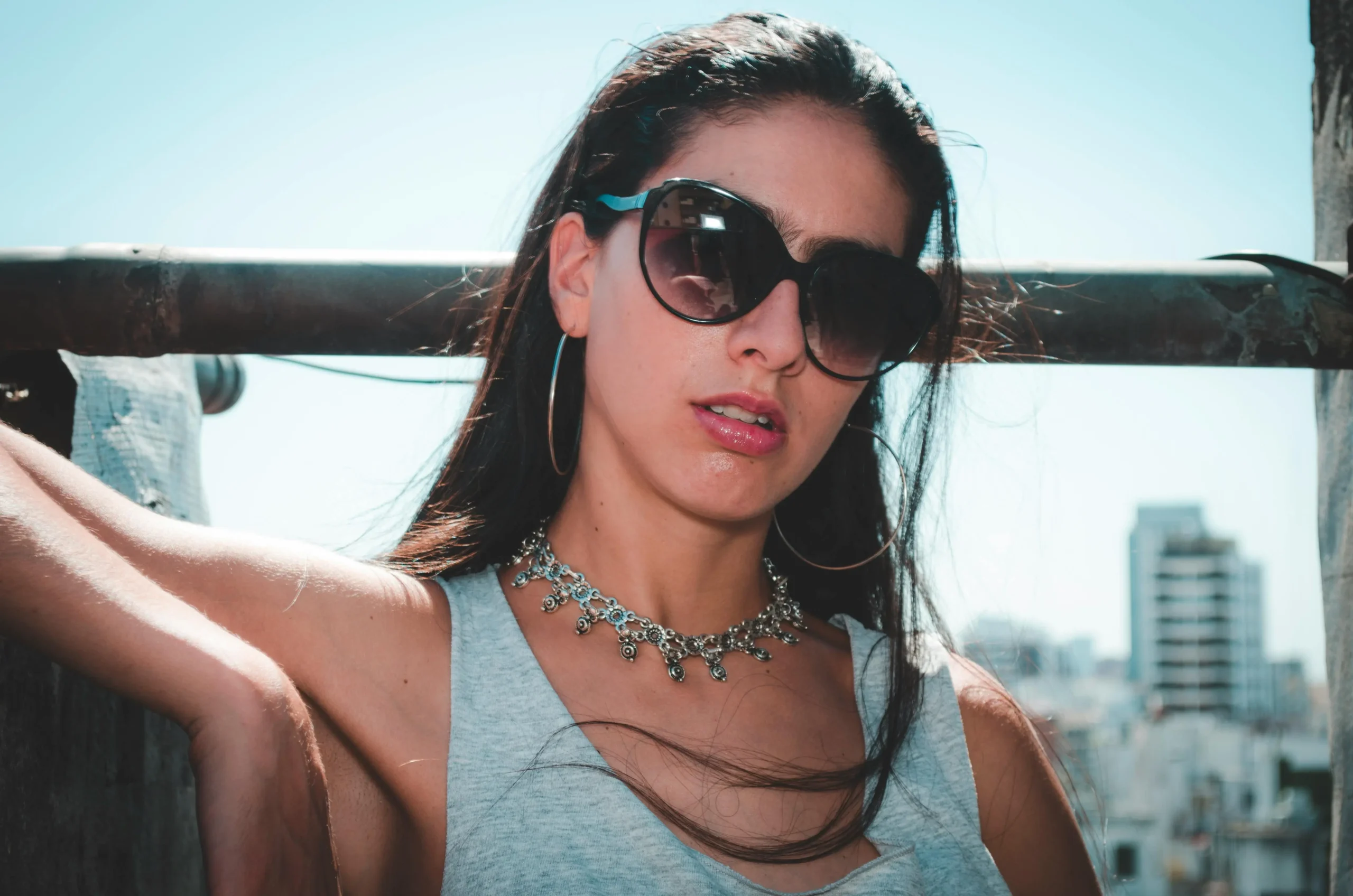 How to Style a Necklace for Women: The Ultimate Guide to Elevating Any Outfit